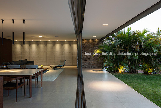 lcc house alexandre aguirre