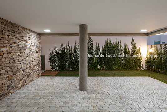 lcc house alexandre aguirre