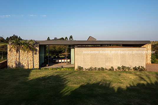 casa rrm - fazenda boa vista bernardes arquitetura