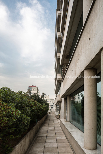 edificio manantiales izquierdo lehmann