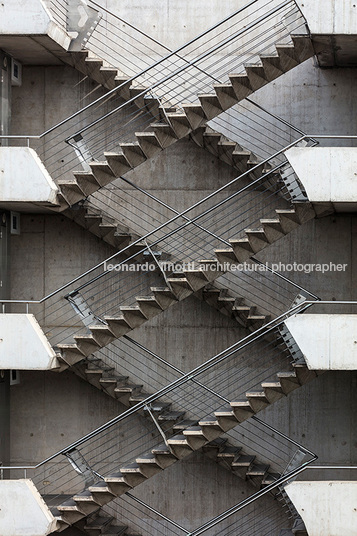 edificio manantiales izquierdo lehmann