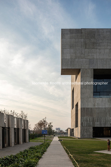 centro de innovación - universidad católica alejandro aravena