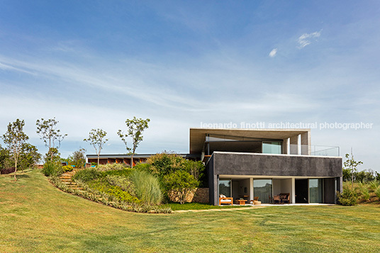 casa origami - fazenda boa vista bernardes arquitetura