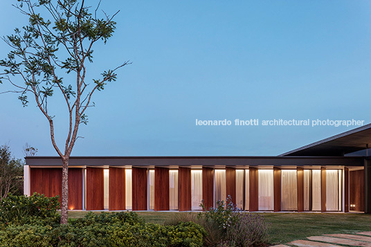 casa origami - fazenda boa vista bernardes arquitetura