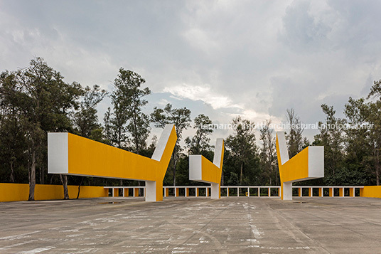 plaza de acceso al parque gonzález gallo fernando gonzález gortázar