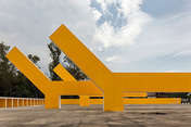 plaza de acceso al parque gonzález gallo