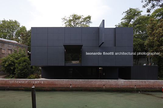 reporting from the front - giardini della biennale 2016 alejandro aravena