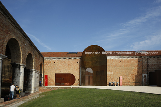 reporting from the front - arsenale della biennale 2016 alejandro aravena