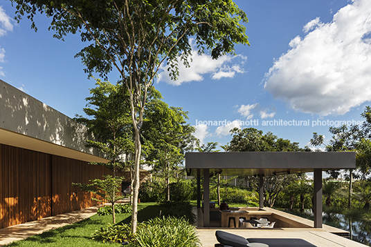 rv3 house aguirre arquitetura