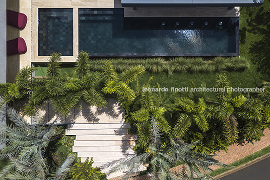 rv3 house aguirre arquitetura