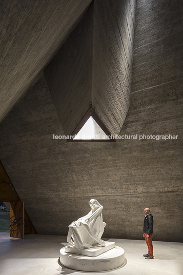 capilla de la piedad/fundación pablo atchugarry leonardo noguez