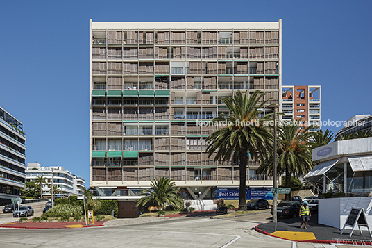 edificio puerto guillermo gomez platero