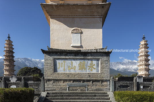 the three pagodas of the chongsheng temple 