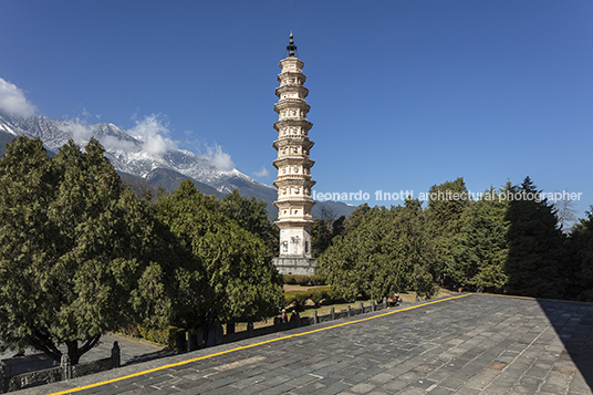 the three pagodas of the chongsheng temple 