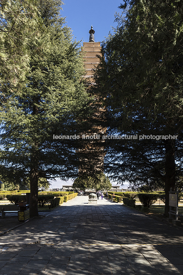 the three pagodas of the chongsheng temple 