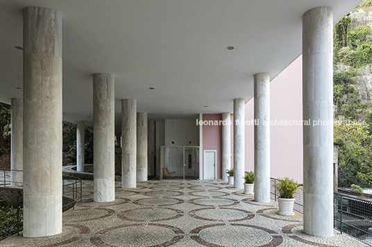 three buildings at guinle park lucio costa