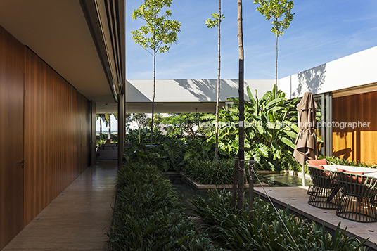 casa sj aguirre arquitetura