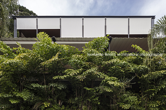 casa er jobim carlevaro arquitetos