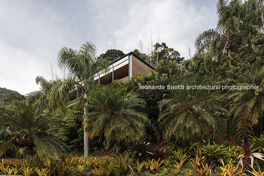 casa er jobim carlevaro arquitetos