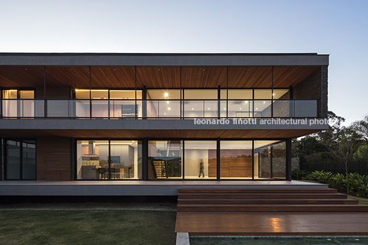 casa ce jobim carlevaro arquitetos