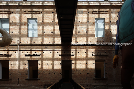 osgêmêos: segredos - pinacoteca jochen volz