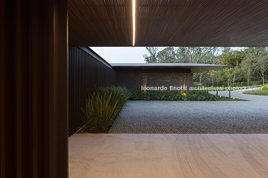 casa lr - fazenda boa vista jacobsen arquitetura