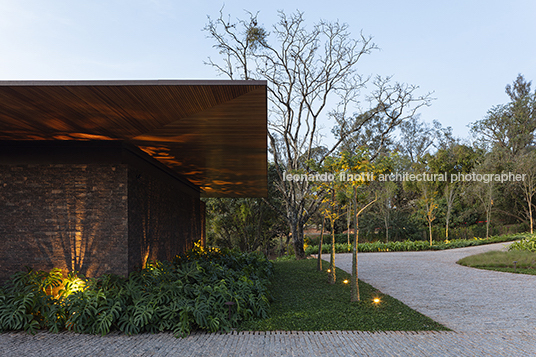 casa lr - fazenda boa vista jacobsen arquitetura