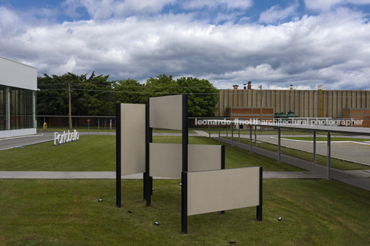 monumento lastras paulo mendes da rocha