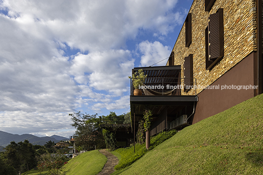 casa de pedra architectare