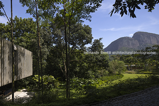 asa guesthouse bernardes arquitetura