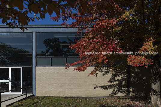 iit commons building mies van der rohe