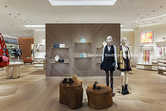 louis vuitton feminina - iguatemi lv