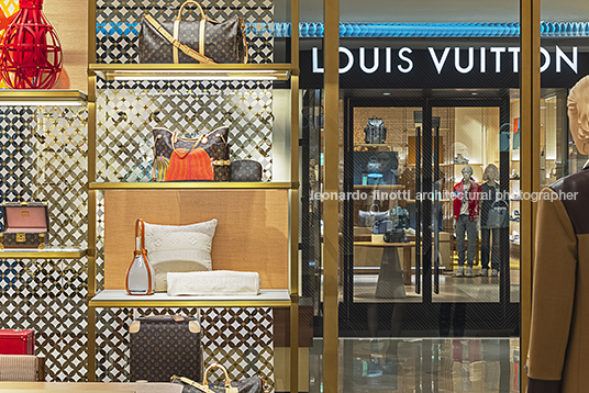 louis vuitton feminina - iguatemi lv