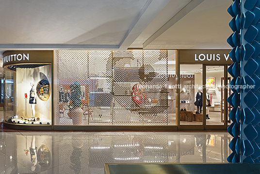 louis vuitton feminina - iguatemi lv