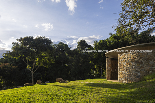 capela ao pé da serra são josé mach arquitetos