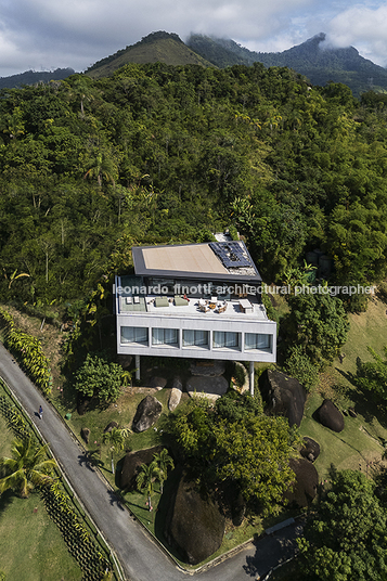 casa mm bernardes arquitetura